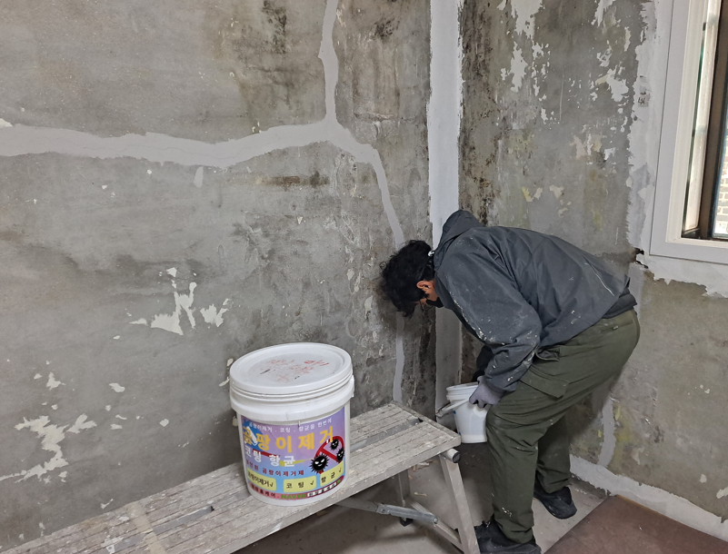 인천 서구곰팡이 제거, 벽지 곰팡이 원인 모를 기침의 주범 결로 잡는 단열공사 사진 12
