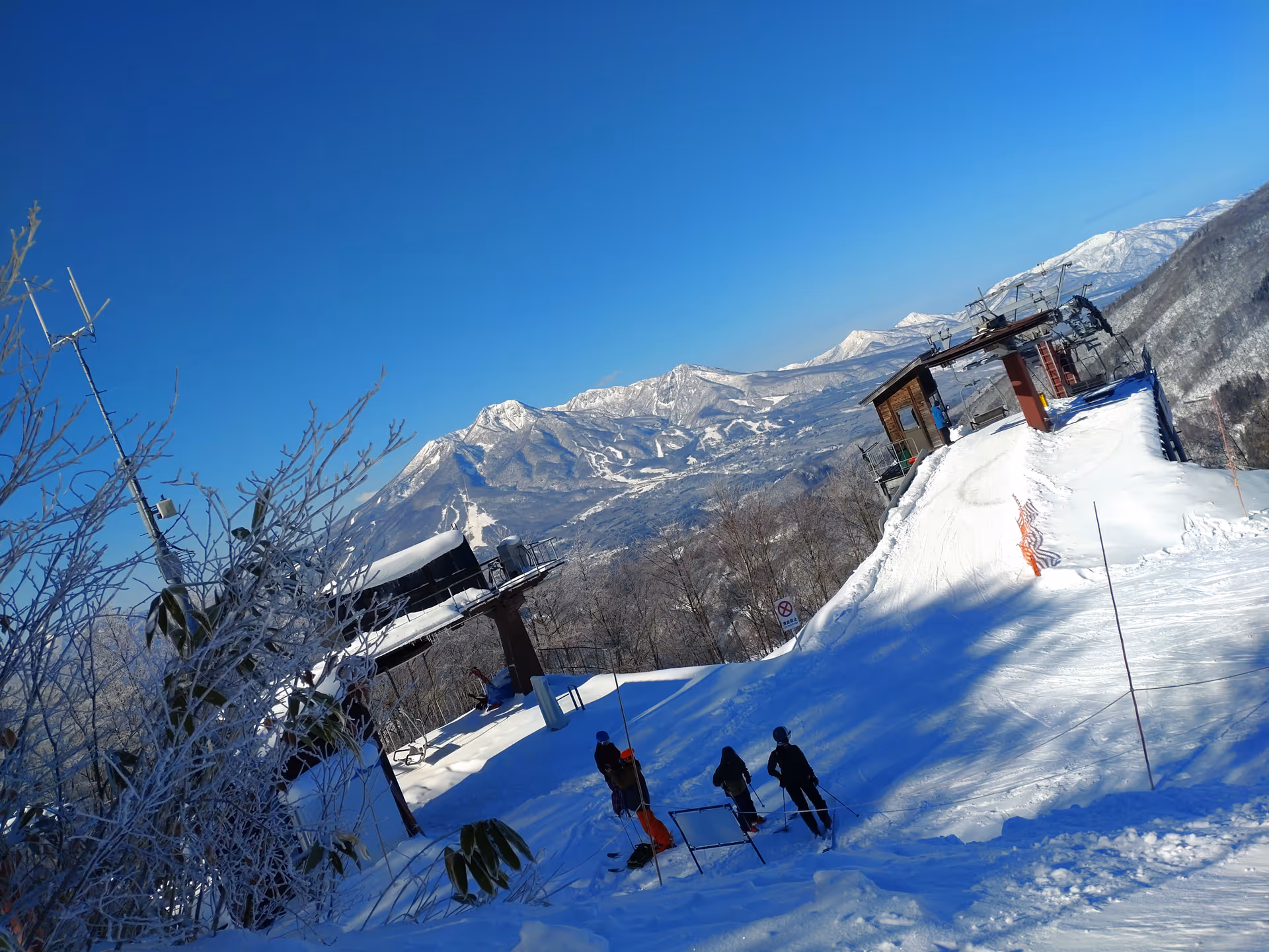 2023年12月28日に長野県で撮った「スキー場、スマホ、冬、斑尾、空、雪」の写真