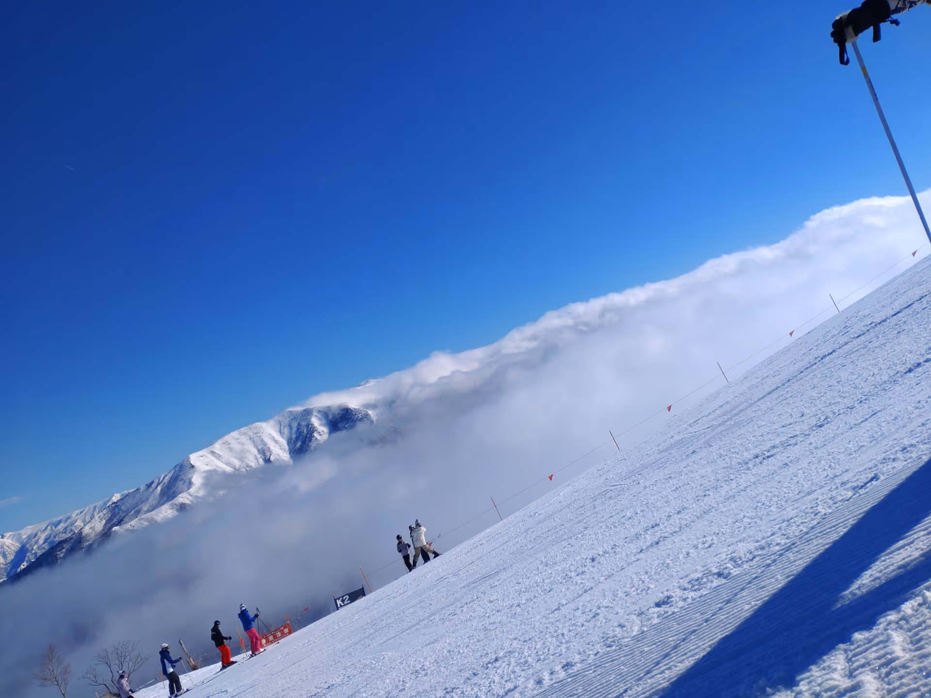 2024年2月18日に新潟県で撮った「スキー場、スマホ、冬、苗場、雪、雲海」の写真