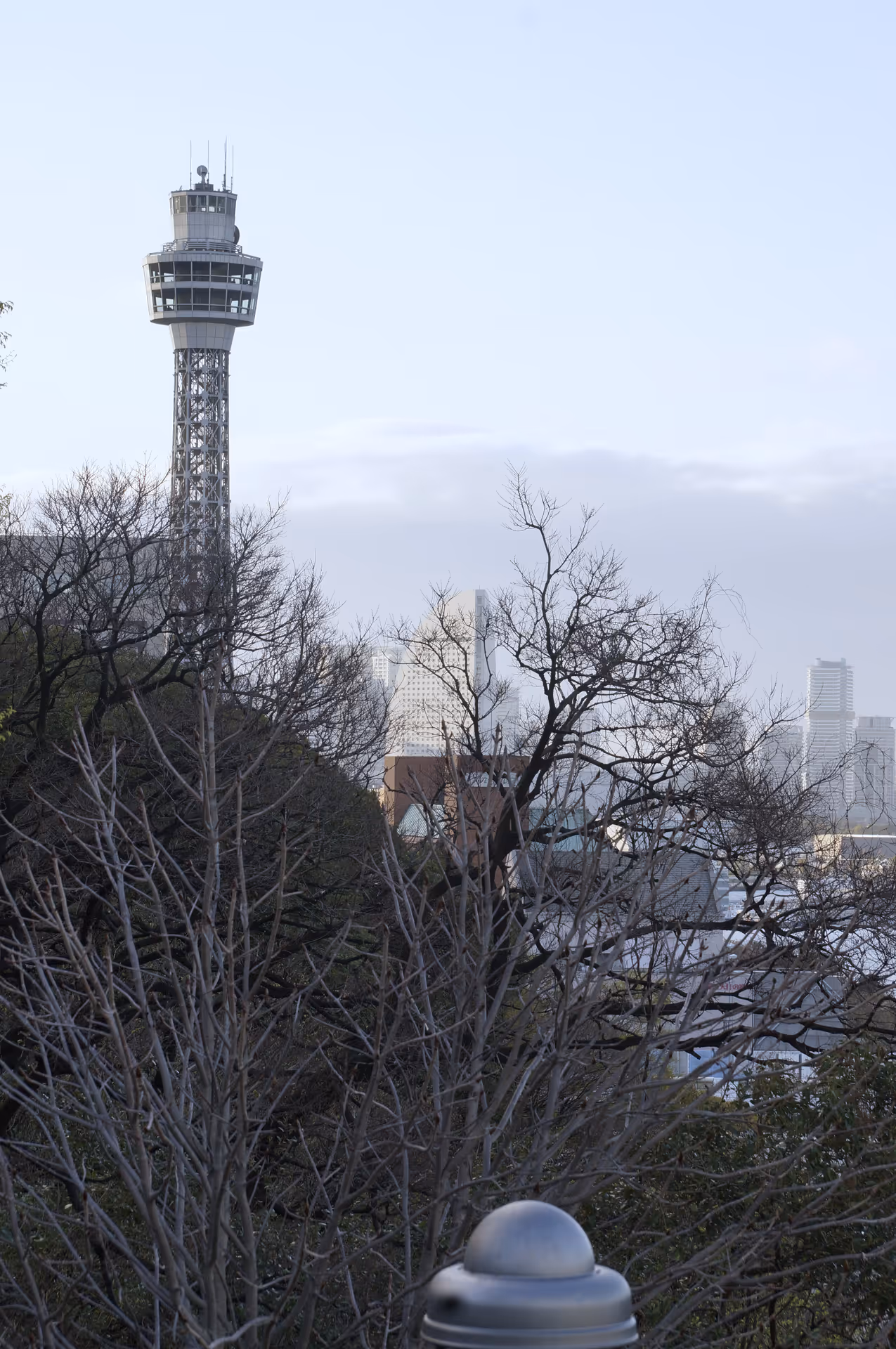 2014年3月30日に神奈川県で撮った「みなとみらい、マリンタワー、建物」の写真
