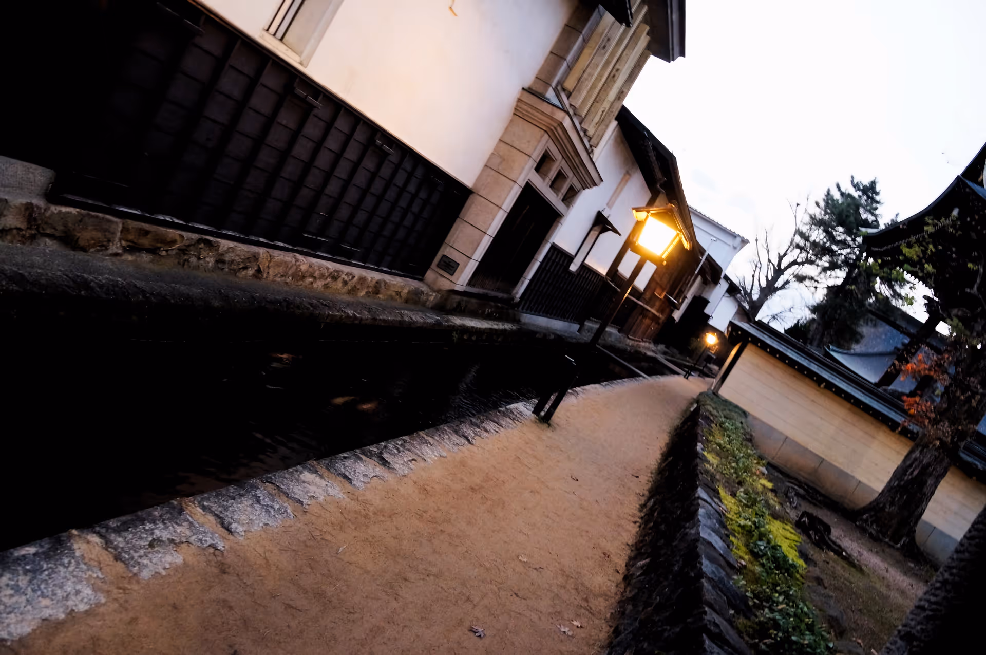 2015年11月23日に岐阜県で撮った「古民家、建物、街灯、通り、飛騨」の写真