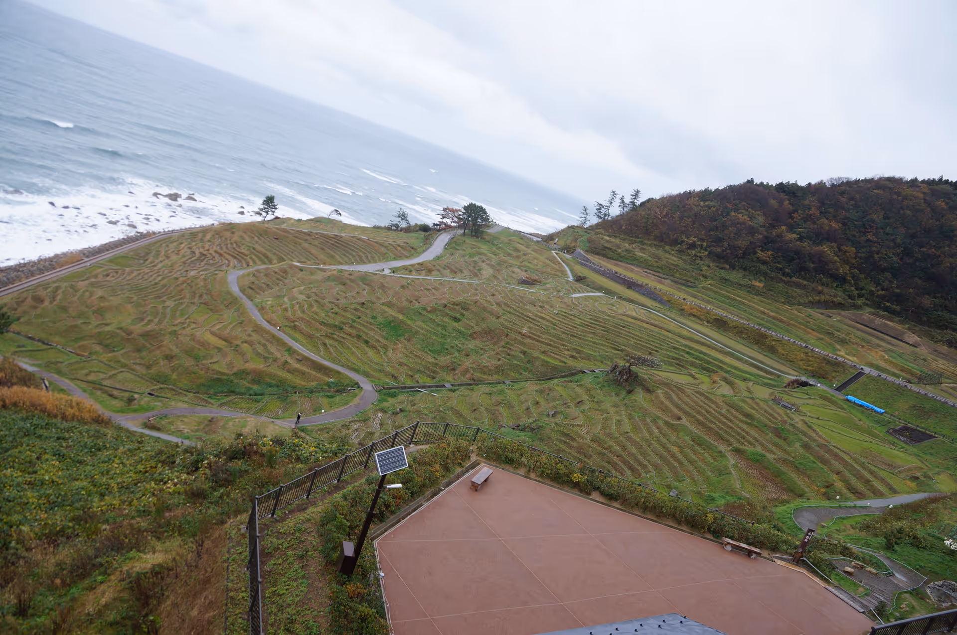 2015年11月25日に石川県で撮った「棚田、海、秋、空」の写真