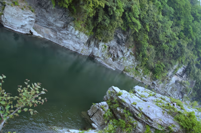 2016年5月3日に埼玉県で撮った「岩、川、森、植物、秩父」の写真