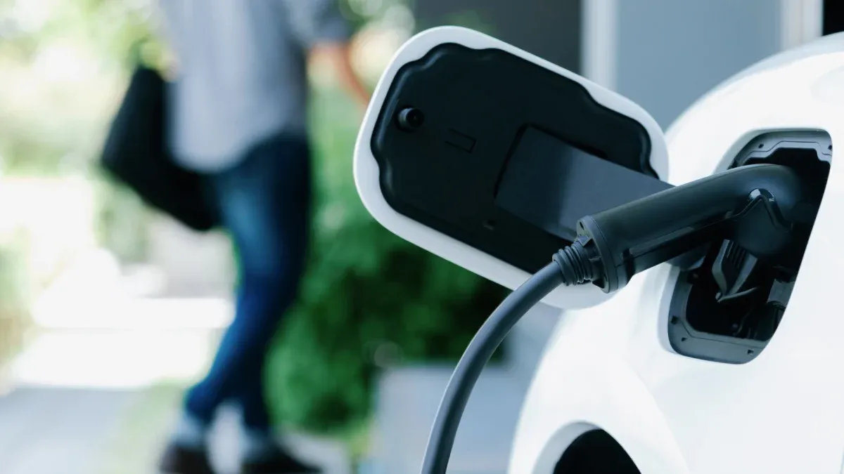 Elektrische auto opladen met zonnepanelen