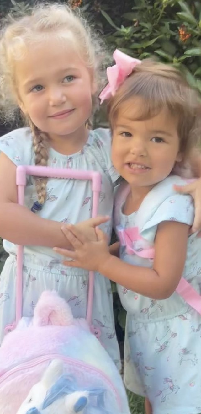 Addison & Sophia 