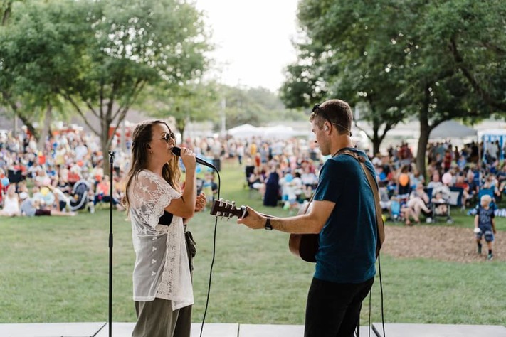 Live Music by Brad & Kate