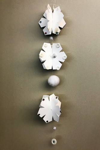 Crafts to Go: Window Snowflake Garland