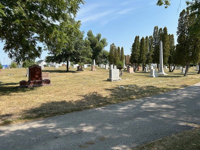 Artists and Business leader tour at Oak Hill Cemetery