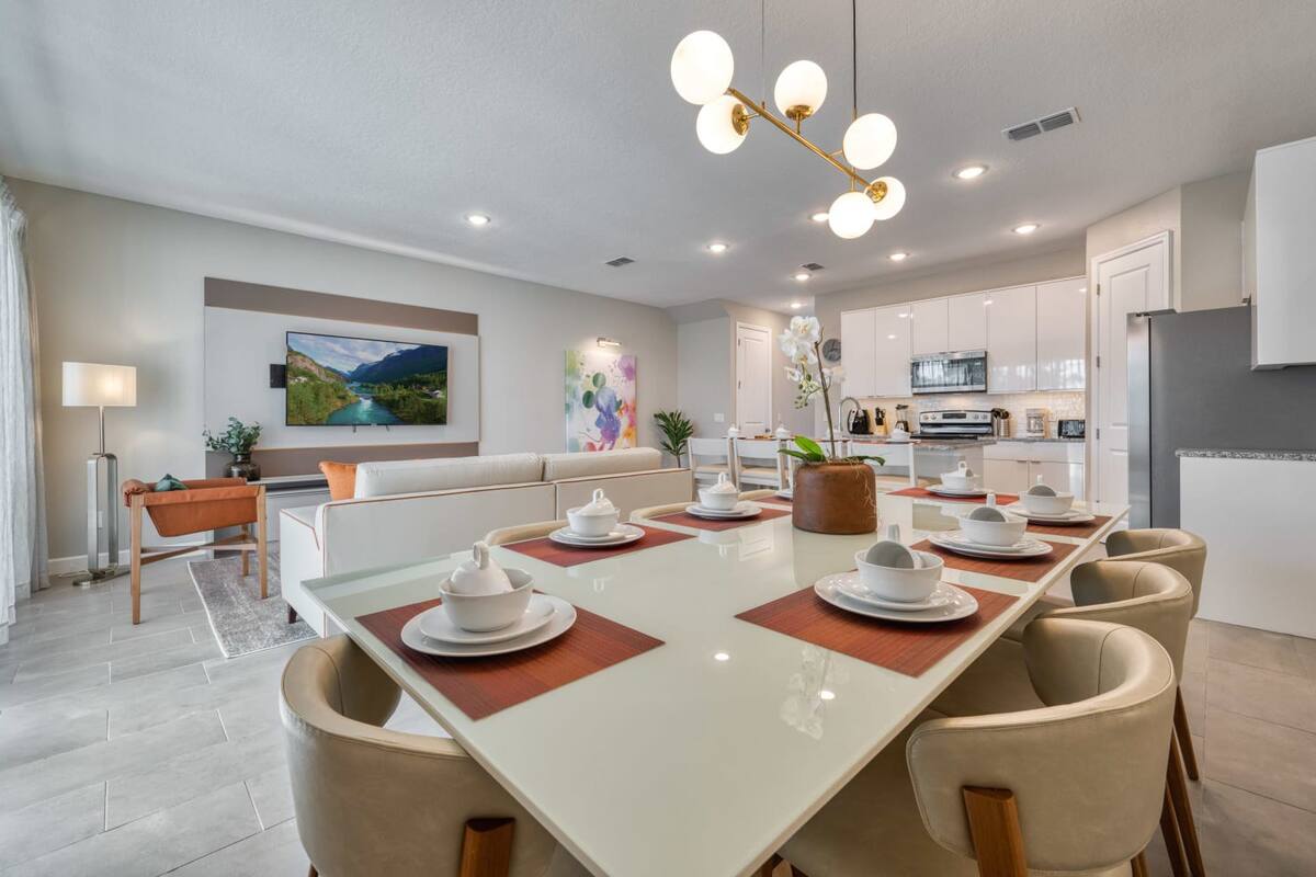 Discover the Perfect Four Corners Florida Vacation Rental with UNE Homes