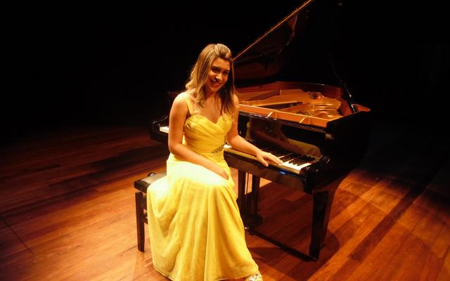 A pianista Jennifer Alexandra 