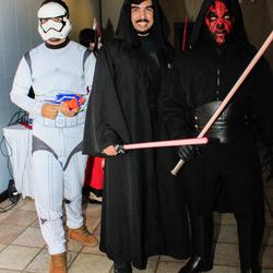Da esquerda para a direita Darth Maul , Darth Vader e Stormtroopper 