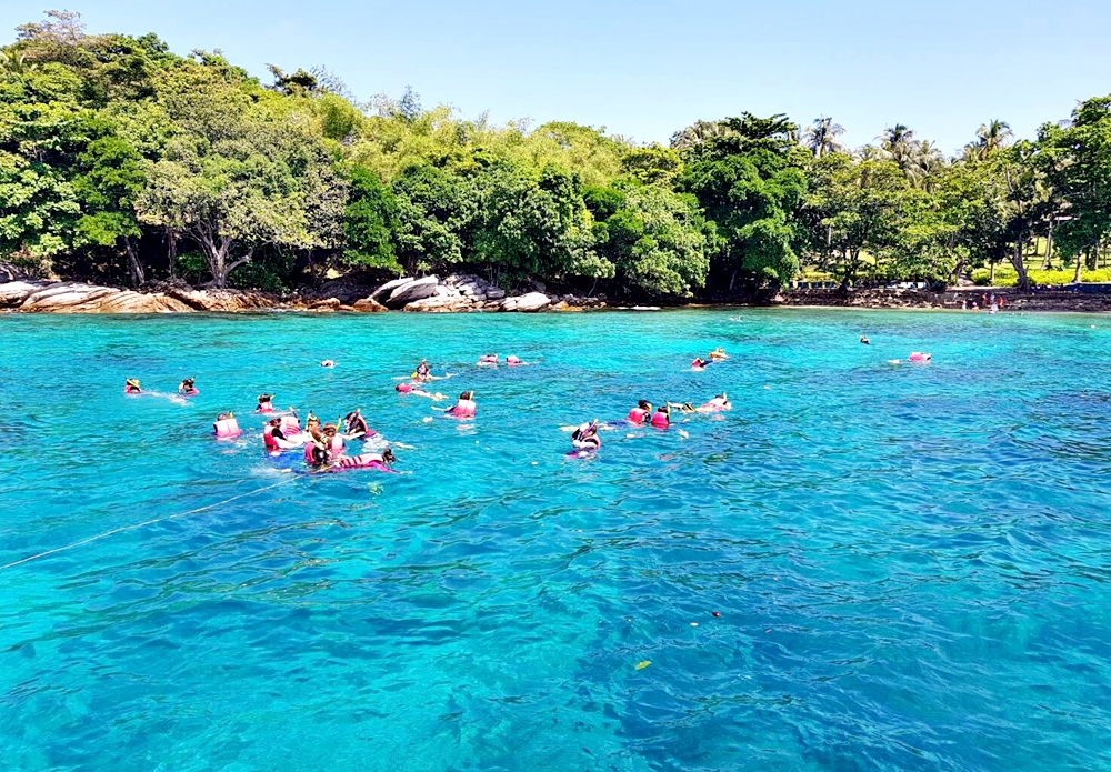 Coral пхукет. Raya Island Пхукет. Коралловый остров Пхукет. Корал Айленд Пхукет. Остров коралл Пхукет снорклинг.