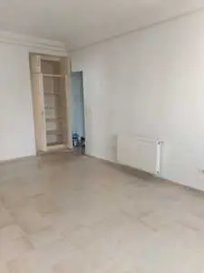 Appartement s+1 à louer très spacieux (90 m2) à cité el Wahat L'aouina 