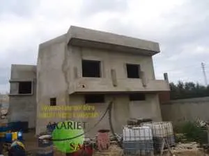 Atelier + villa inachevée à vendre à Kalaa Sghira 