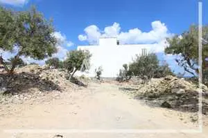 un lot de terrain avec une seule façade et avec vue sur mer situé à cité colline