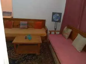 studio meubler a loyer par jour au lafayette . 80 dinars par jour. tel: 28033155