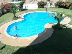 A LOUER BEL APPARTEMENT AVEC PISCINE