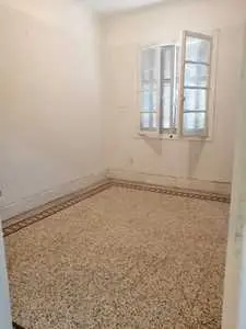 un appartement vide à rue de carthage 