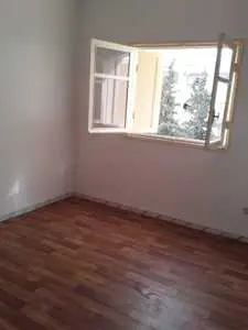 Un bel appartement à louer 1er étage à mourouj 3 tel 99811625/54811627