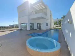 Villa vide de 384m² sur un terrain de 544m² à hammamet nord 