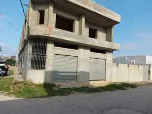 batiment inachevé a kelibia ,près de cité zouhour. Quartier résidentiel 248 m po