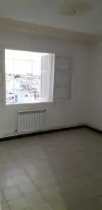 À louer appartement s+2 situé à cité el khadra quartier calme