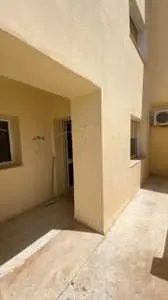 A vendre un appartement S+1 avec terrasse à cité el wahat l'aouina 