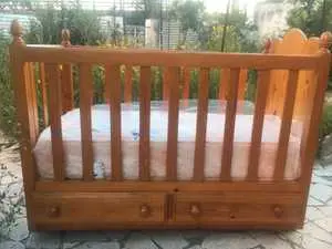 lit bébé confort en frai bois avec matelas orthopédique