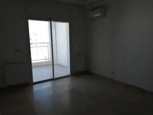 A vendre un appartement s+3 très haut standing à ennasr 2