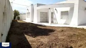 A louer une villa 550m²terrain et 250 m² bâtis à la Soukra coté UTC