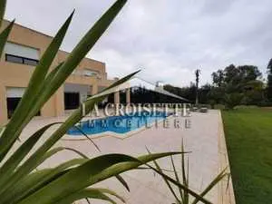 Villa S+5 avec piscine à Gammarth ZVL0204 