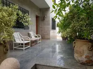 Location s+1 meublé avec jardin au début de la Soukra