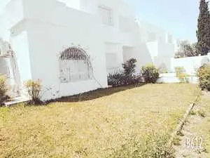 A vendre magnifique Villa S6 à Menzah 9 Sur Route Principal Taher B Ammar