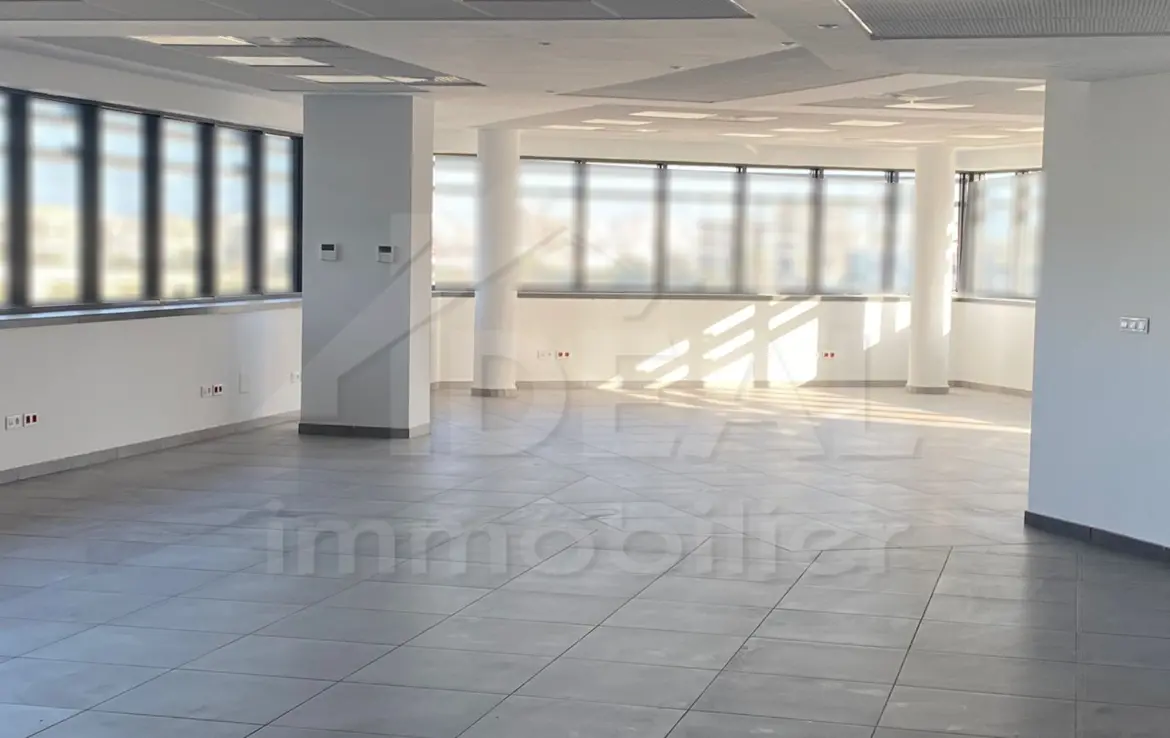 Bureau de 984M² au Lac 3