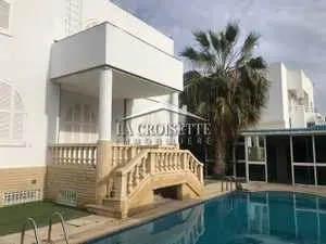 Une villa S+4 avec piscine à la Marsa MVL0548