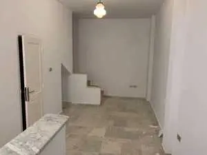 Appartement S+1 avec entrée indépendante à Bab Lassal à côté du métro