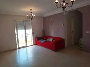 à vendre appartement S+3 très propre haut standing à El Mourouj 6