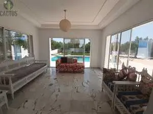 Villa de 600m² sur un terrain de 1200m² à Hammamet nord