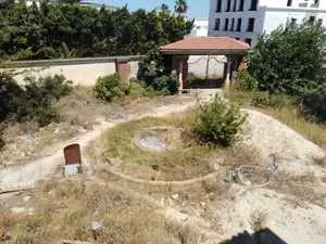 A Vendre une villa avec un grand jardin à Soukra 