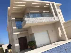 A vendre grande villa s4 neuve avec piscine à la Marsa