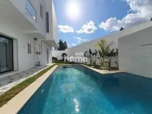 VILLA DE 289M² SUR TERRAIN DE 350M² A HAMMAMET NORD