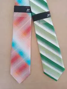 2 cravates - JF - neuves - 10 dt les 2
