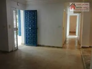 A vendre Spacieuse appartement s+3 RDC à El Mourouj 5.