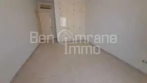 A Vendre un appartement S+3 à cité Enasser 