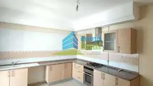 Appartement S+4 de 160m² à la soukra.