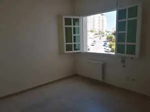 location appartement s+2 vide ennasr