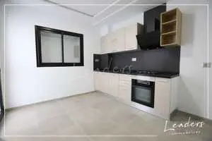 un magnifique appartement s+2 à vendre à cité el wahat 