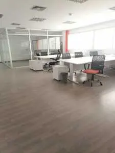 un bureau de 130 m² au lac1