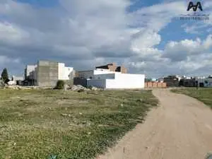 Terrain d’habitation à Maamoura,Nabeul dans une zone résidentielle.