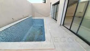 A Vendre une villa jumelée à Chotrana 1 La Soukra